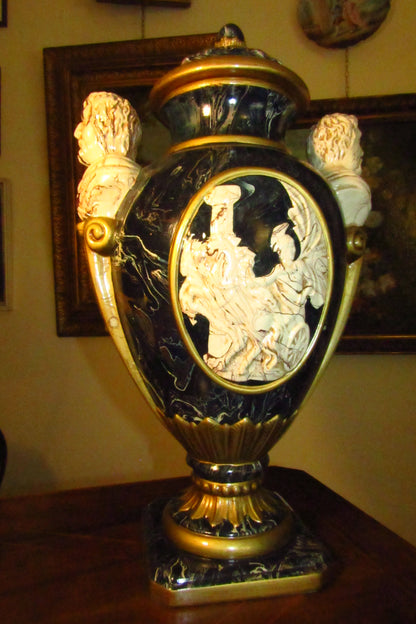 Scuola di fine XIX secolo- vaso in stile neoclassico