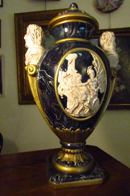 Scuola di fine XIX secolo- vaso in stile neoclassico