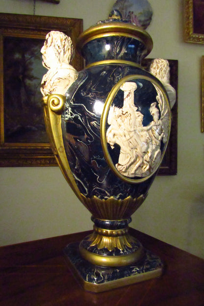 Scuola di fine XIX secolo- vaso in stile neoclassico