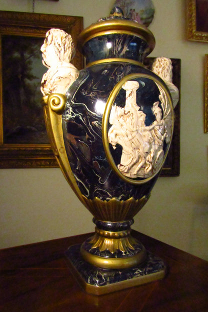 Scuola di fine XIX secolo- vaso in stile neoclassico