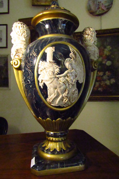 Scuola di fine XIX secolo- vaso in stile neoclassico